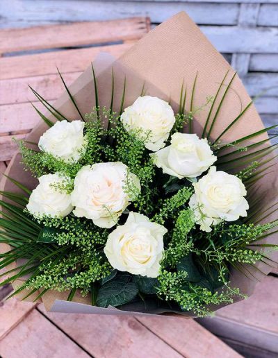 Bouquet de roses blanches - Les Bouquetiers - Fleuriste